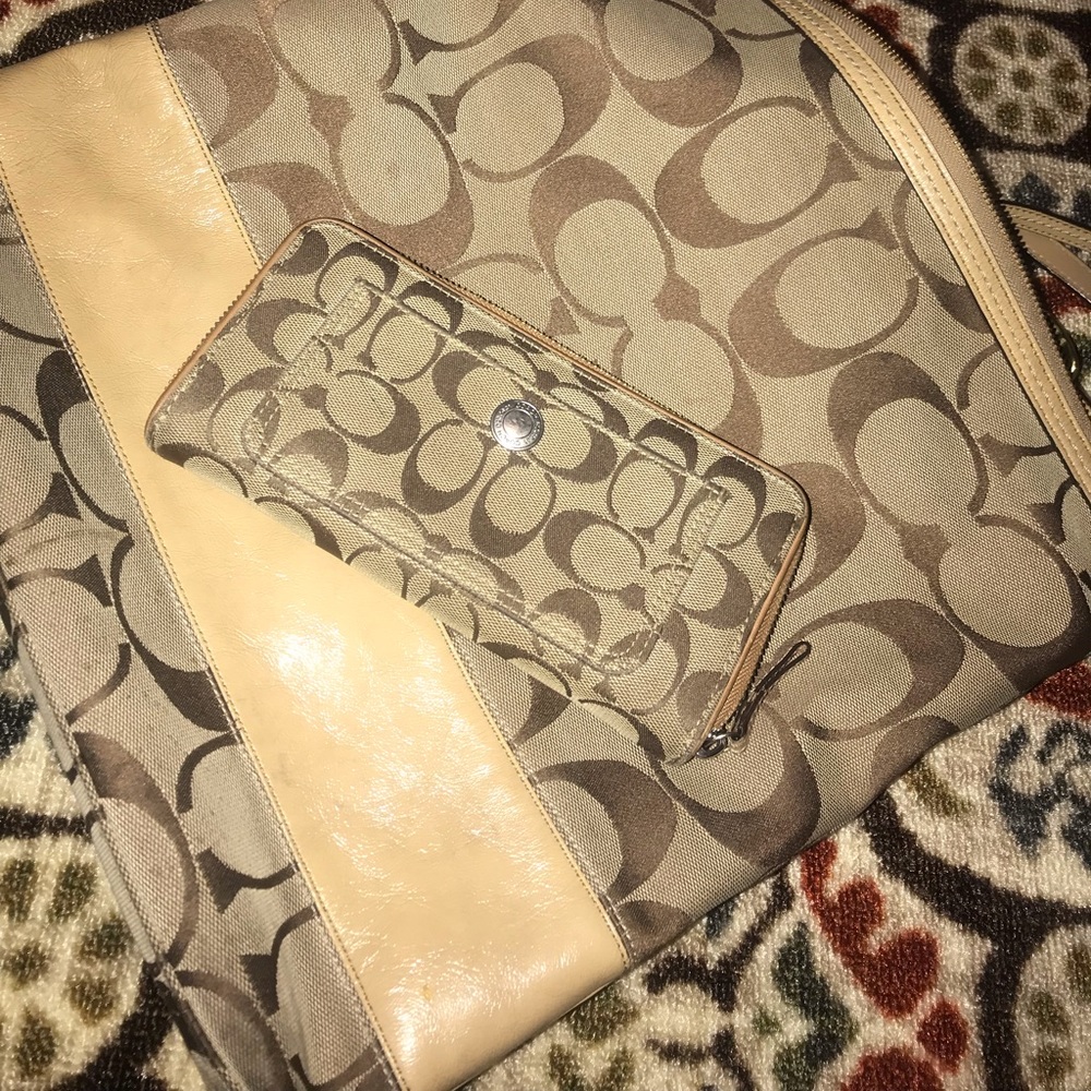 Authentic coach side bag.